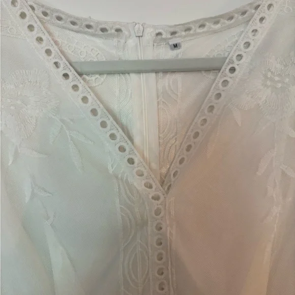 Elegant White Lace Dress - Picture 2 of 6